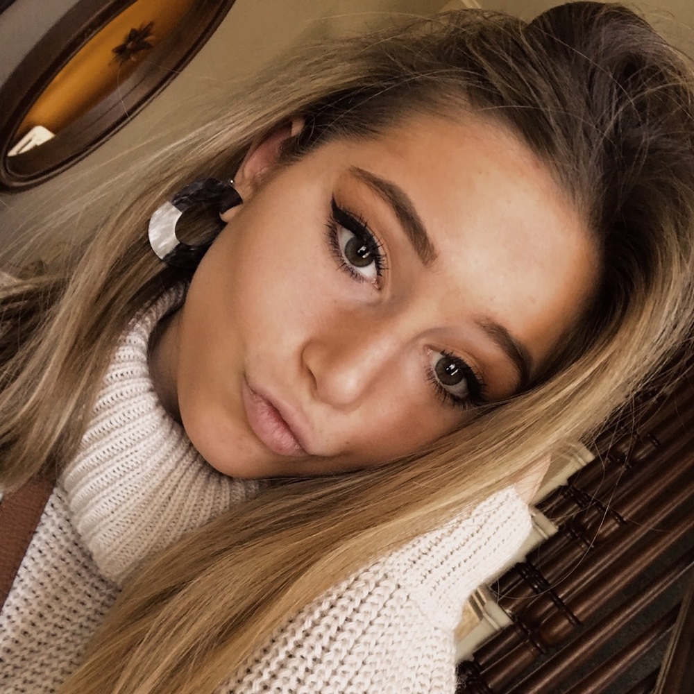 Meet your Posher, Julia